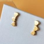 BRINCO OURO EAR CUFF CORAÇÃOES LISO