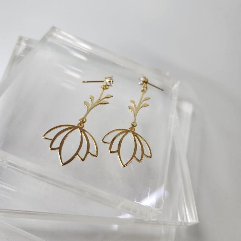 BRINCO OURO FLOR DE LOTUS