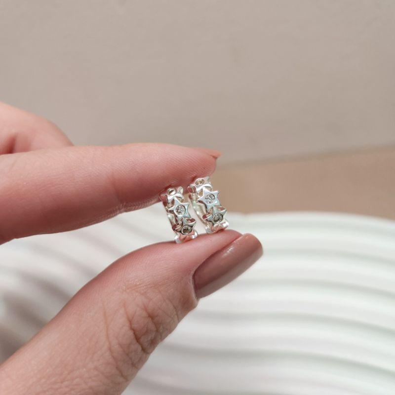 BRINCO PRATA ARGOLA ESTRELAS P