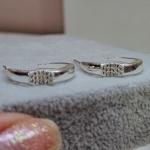 BRINCO PRATA ARGOLA LISA FUNDO ZIRC