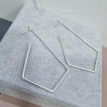 BRINCO PRATA ARGOLA LOSANGO G