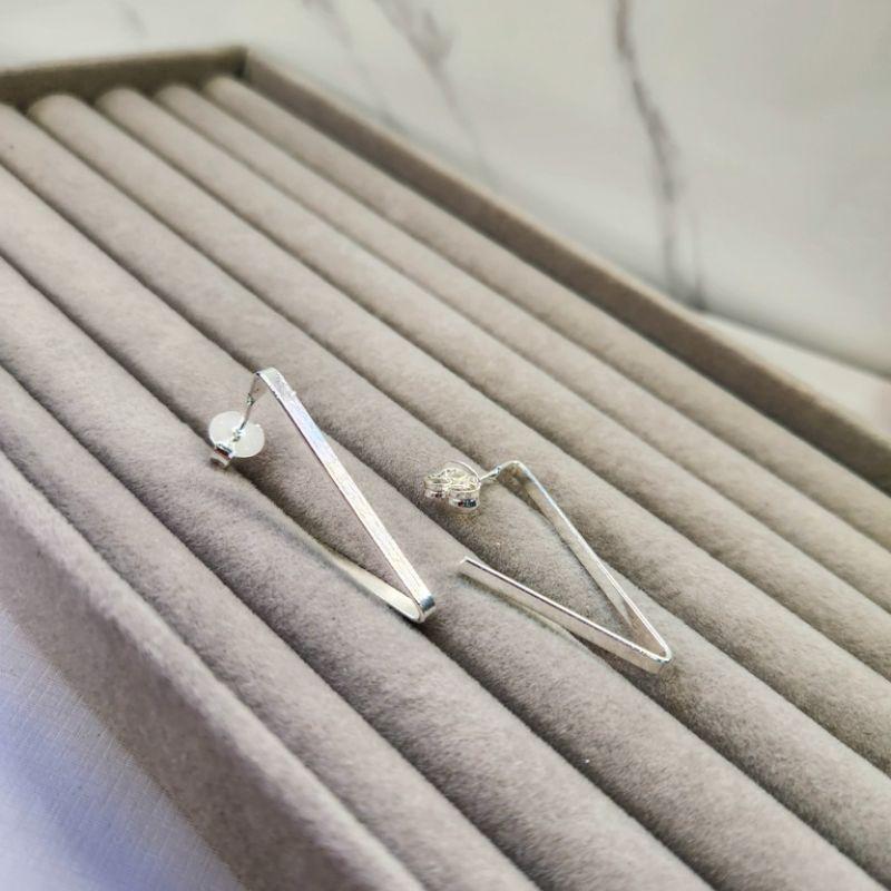 BRINCO PRATA ARGOLA TRIANGULO M