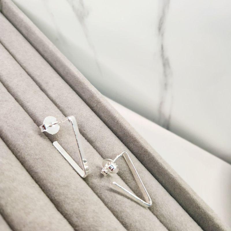 BRINCO PRATA ARGOLA TRIANGULO P
