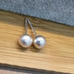 BRINCO PRATA BOLA CRAQUELADA M