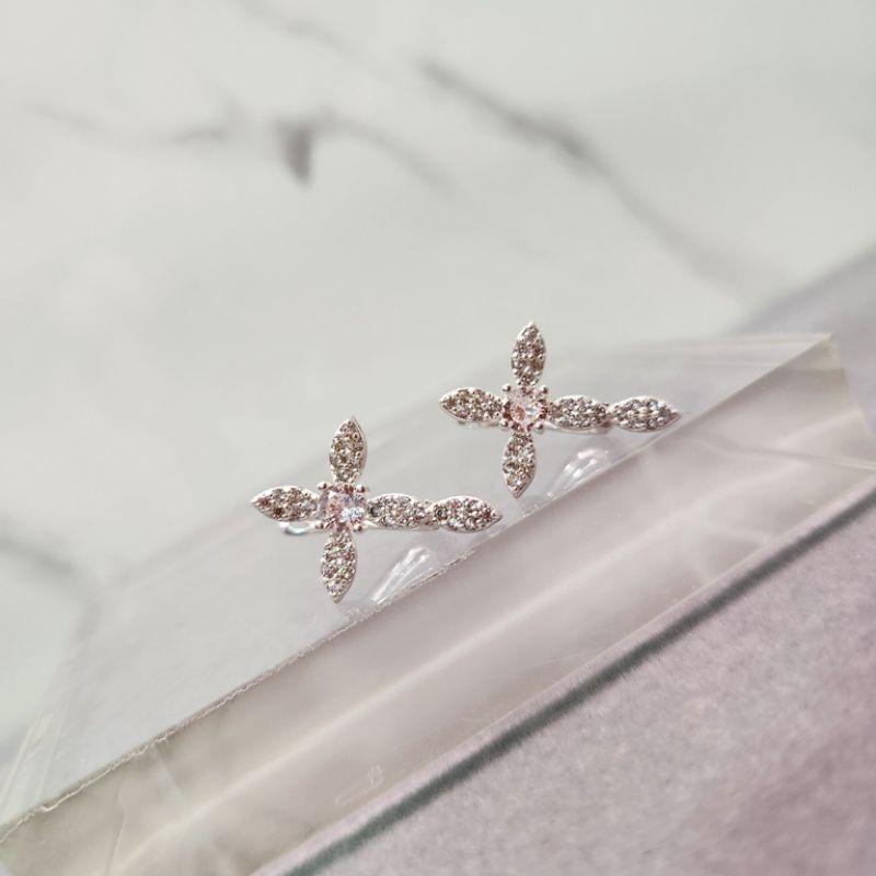 BRINCO PRATA CRUCIFIXO LUXO