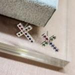 BRINCO PRATA CRUZ COLOR