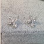 BRINCO PRATA CRUZ CRISTAL B	