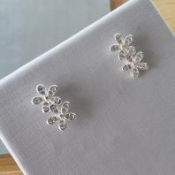 BRINCO PRATA DUAS FLORES