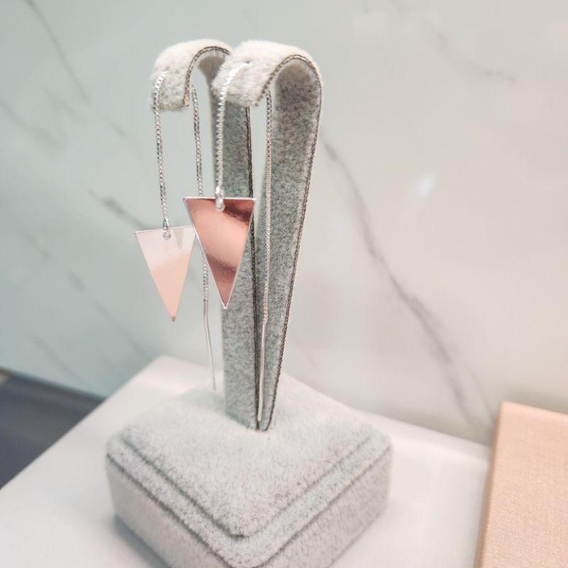 BRINCO PRATA FIO TRIANGULO