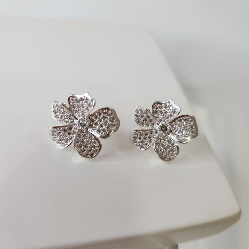 BRINCO PRATA FLOR ZIRC