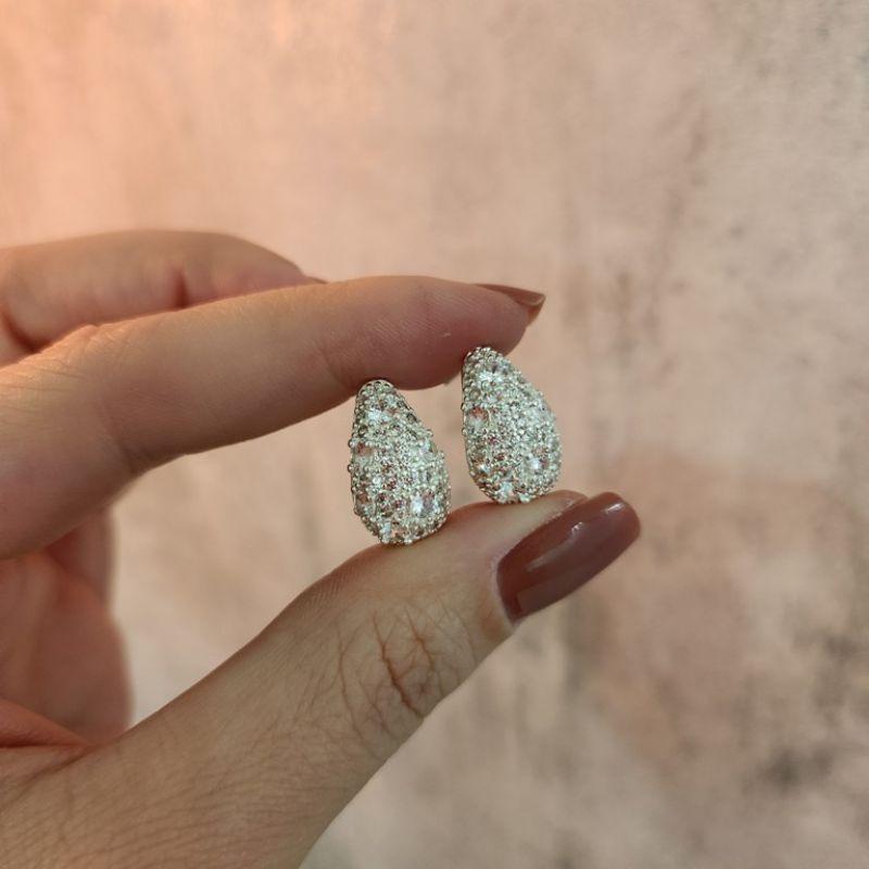 BRINCO PRATA GOTA CRAVEJADA COM ZIRC