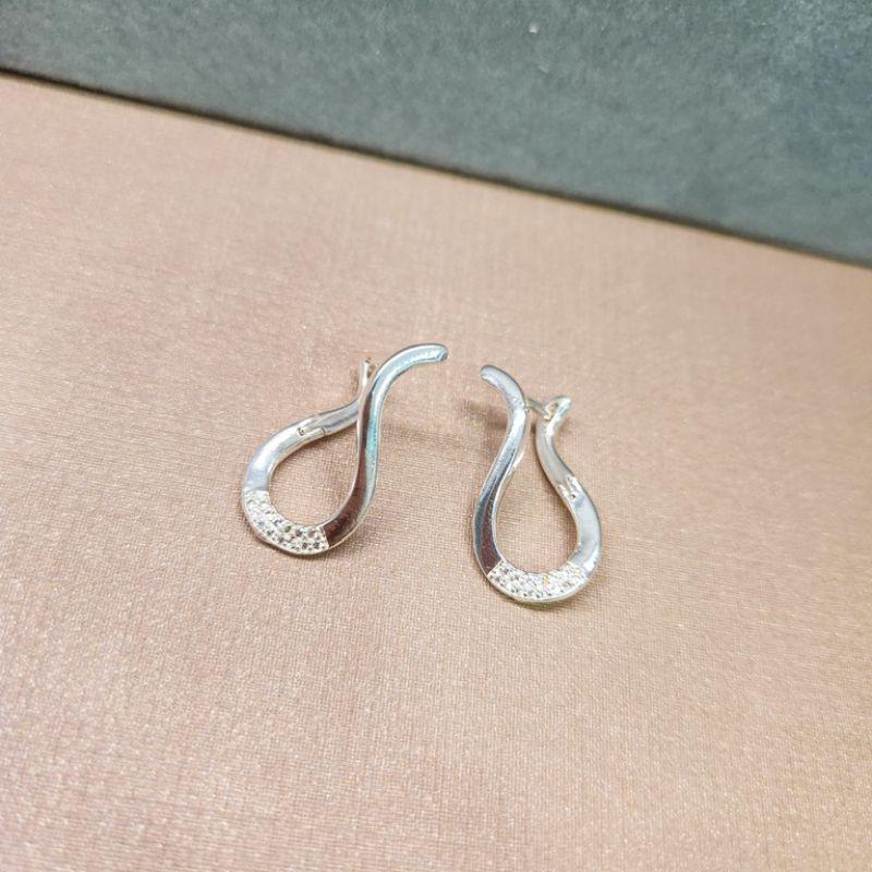 BRINCO PRATA OITO ZIRC