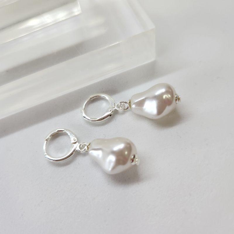 BRINCO PRATA PÉROLA AMASSADA