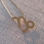 COLAR OURO CAPRICÓRNIO