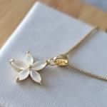 COLAR OURO FL BRANCA FOSCA	