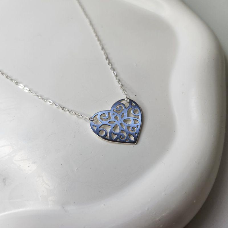 COLAR PRATA CORAÇÃO ARABESCO