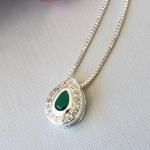 COLAR PRATA GOTA Z ESMERALDA