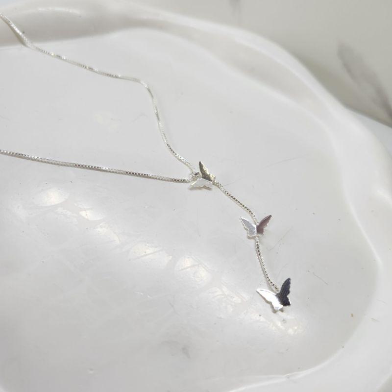 COLAR PRATA GRAVATINHA BORBOLETAS